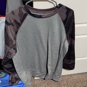 Long sleeve tee w/ camo sleeves